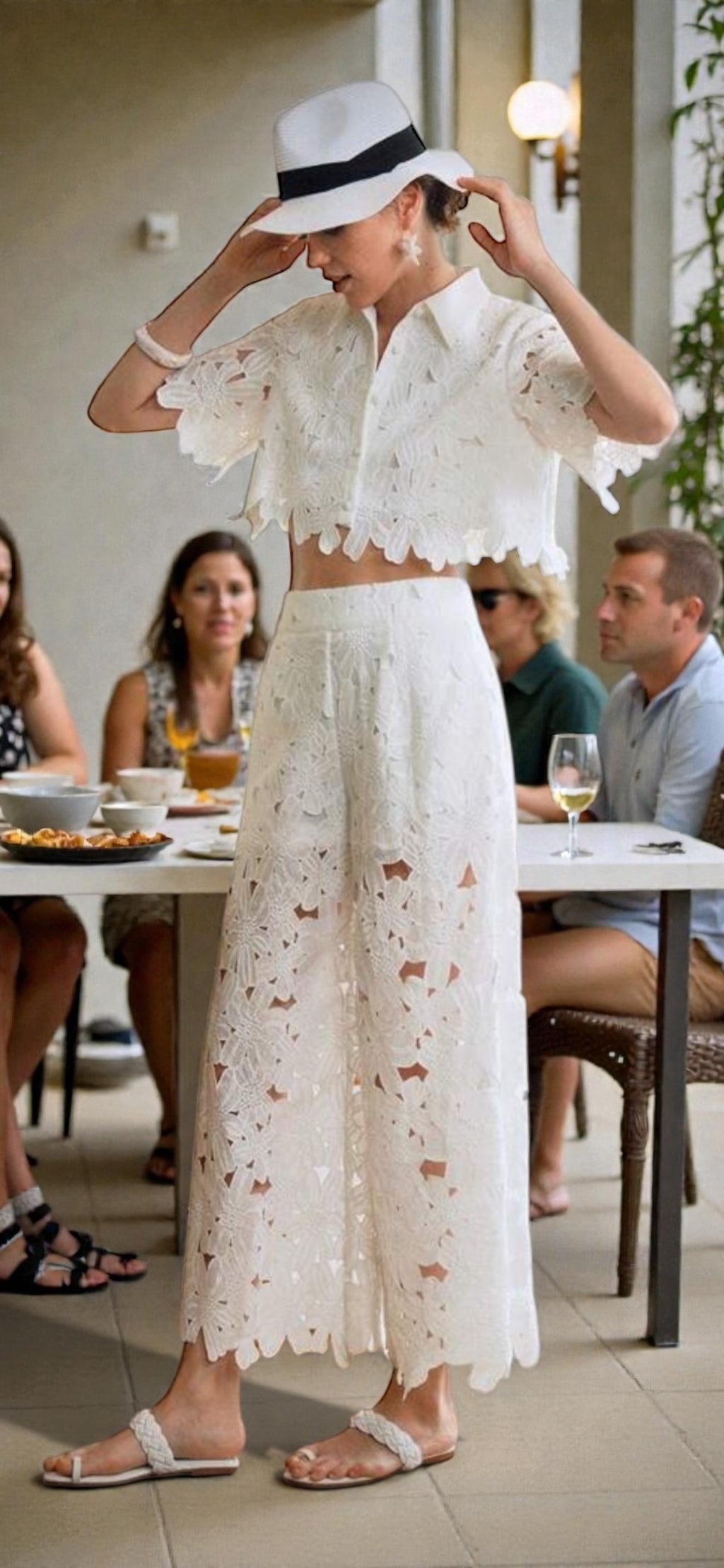 Ensemble Deux Pièces Dentelle Bohème Femme – Top Court et Pantalon Long – Vert Olive & Blanc Ivoire